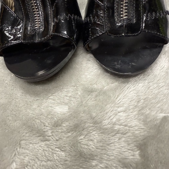 MICHAEL Michael Kors Black Patent Leather Heels - Picture 4 of 11